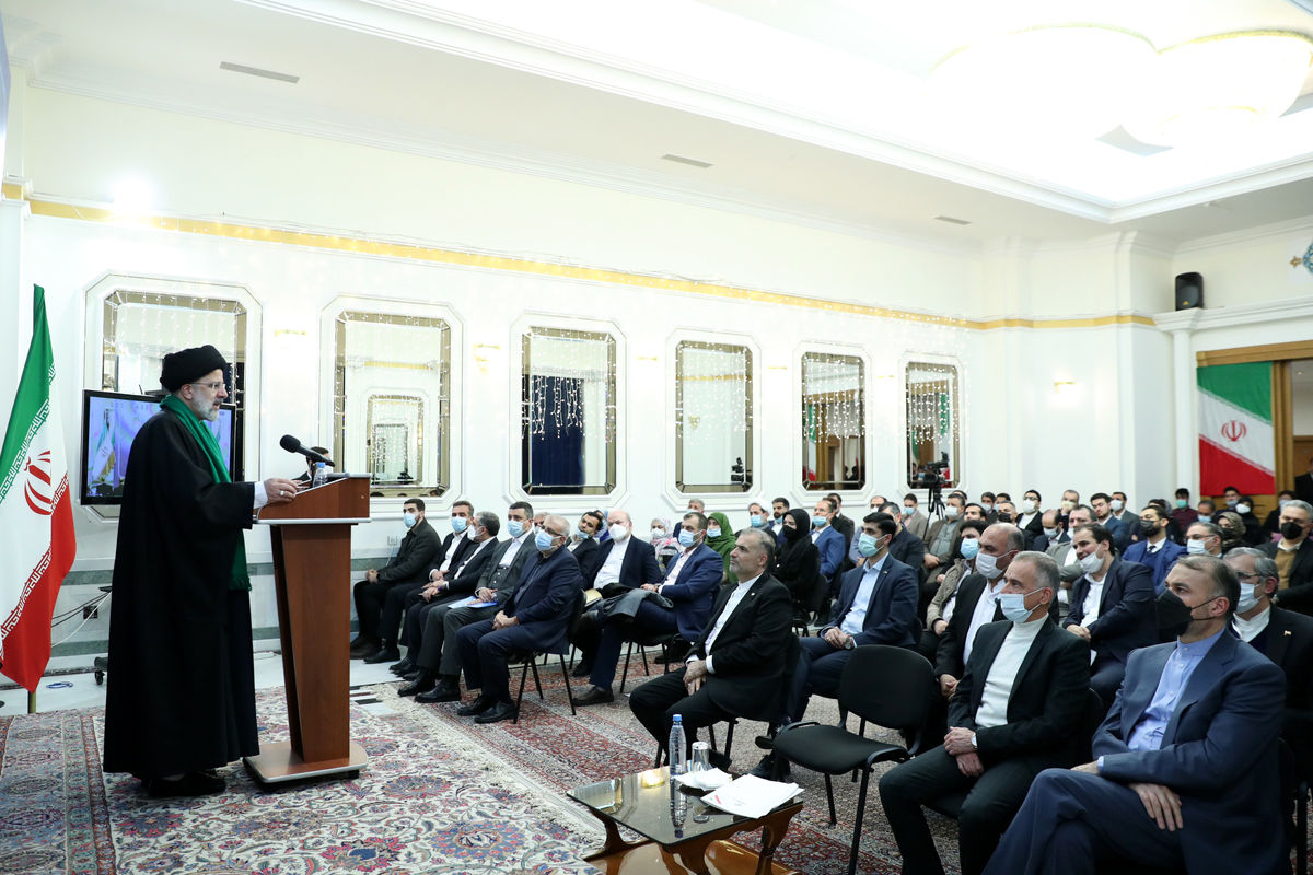 ایرانیان خارج از کشور سفرای ما هستند پیگیری تسهیل بازگشت دانشجویان برای ادامه تحصیل به کشور