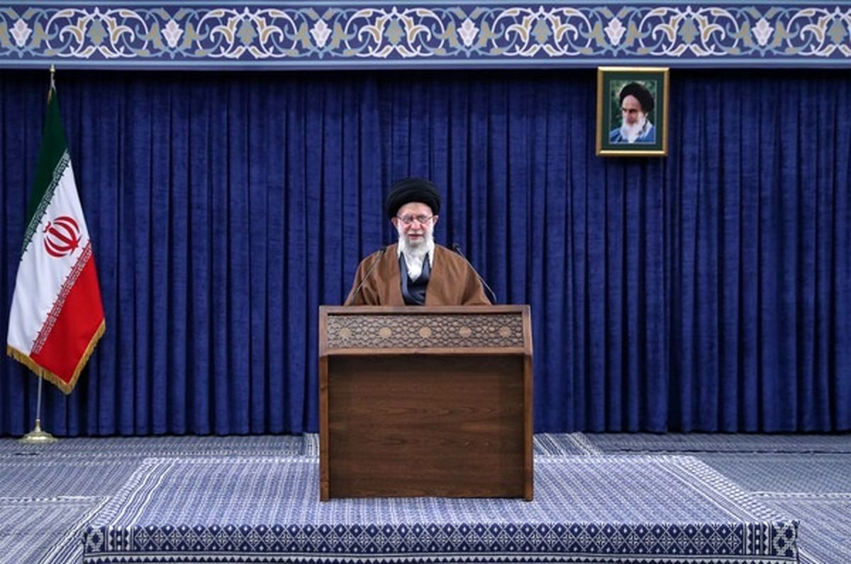 کسی که زندگی اشرافی دارد یا دم از تسلیم میزند نمیتواند به انقلاب پایبند باشد در قضایای برجام در سالهای ۹۴ و ۹۵ به برخی ایرادات و اعتراضات بنده بیتوجهی شد