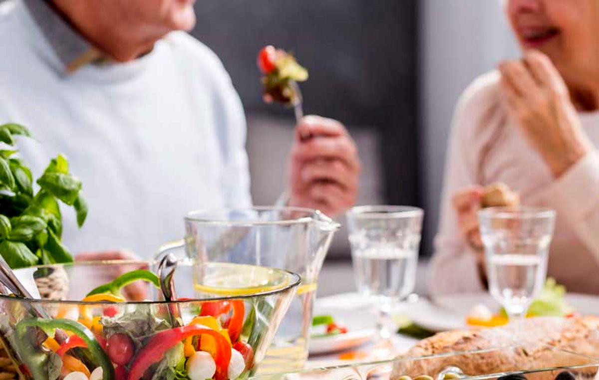 خوردن این خوراکی‌ها شب‌ها برای سالمندان ممنوع است!