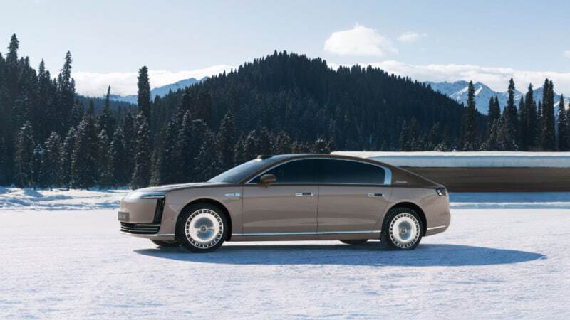 سدان انرژی نو ماکسترو اس800 از هواوی و JAC تا ژانویه 2026 عنوان پرفروش ترین سدان لوکس در چین را حفظ کرد. این خودرو در مجموع بیشتر از ب ام و سری7 و مرسدس بنز اس کلاس فروش داشته است./