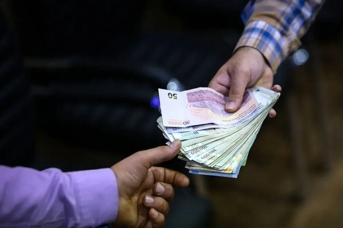 درخواست فعال کارگری: حقوق کارگران دوبار در سال افزایش یابد
