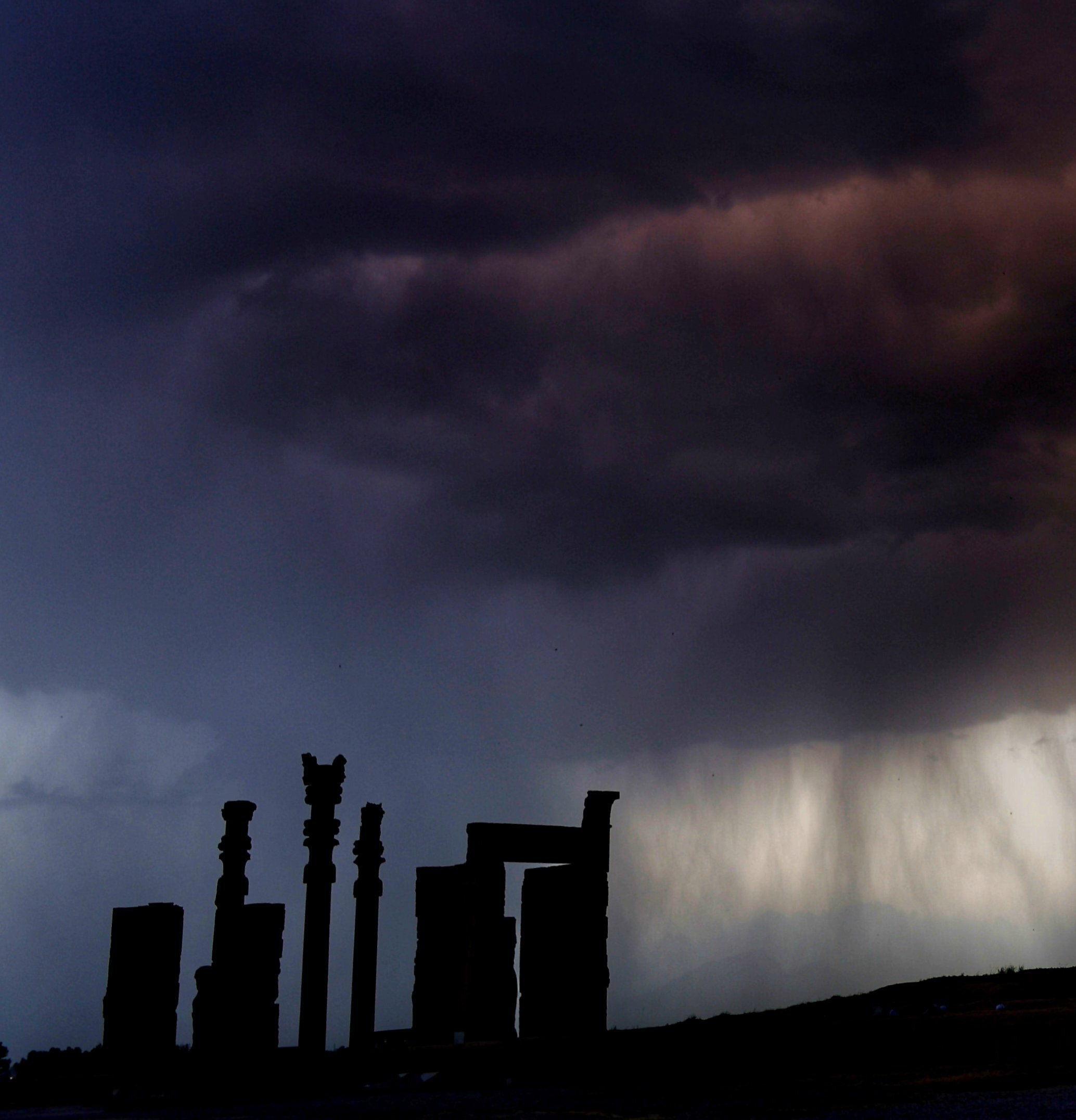 شکوهِ تخت جمشید در روز‌های پاییزی