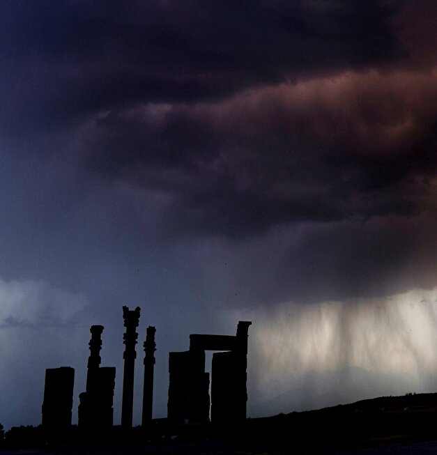 شکوهِ تخت جمشید در روز‌های پاییزی