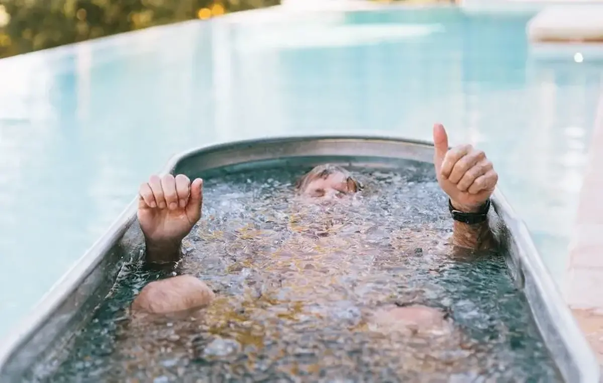 آیا دوش آب سرد همان فواید وان یخ را دارد؟